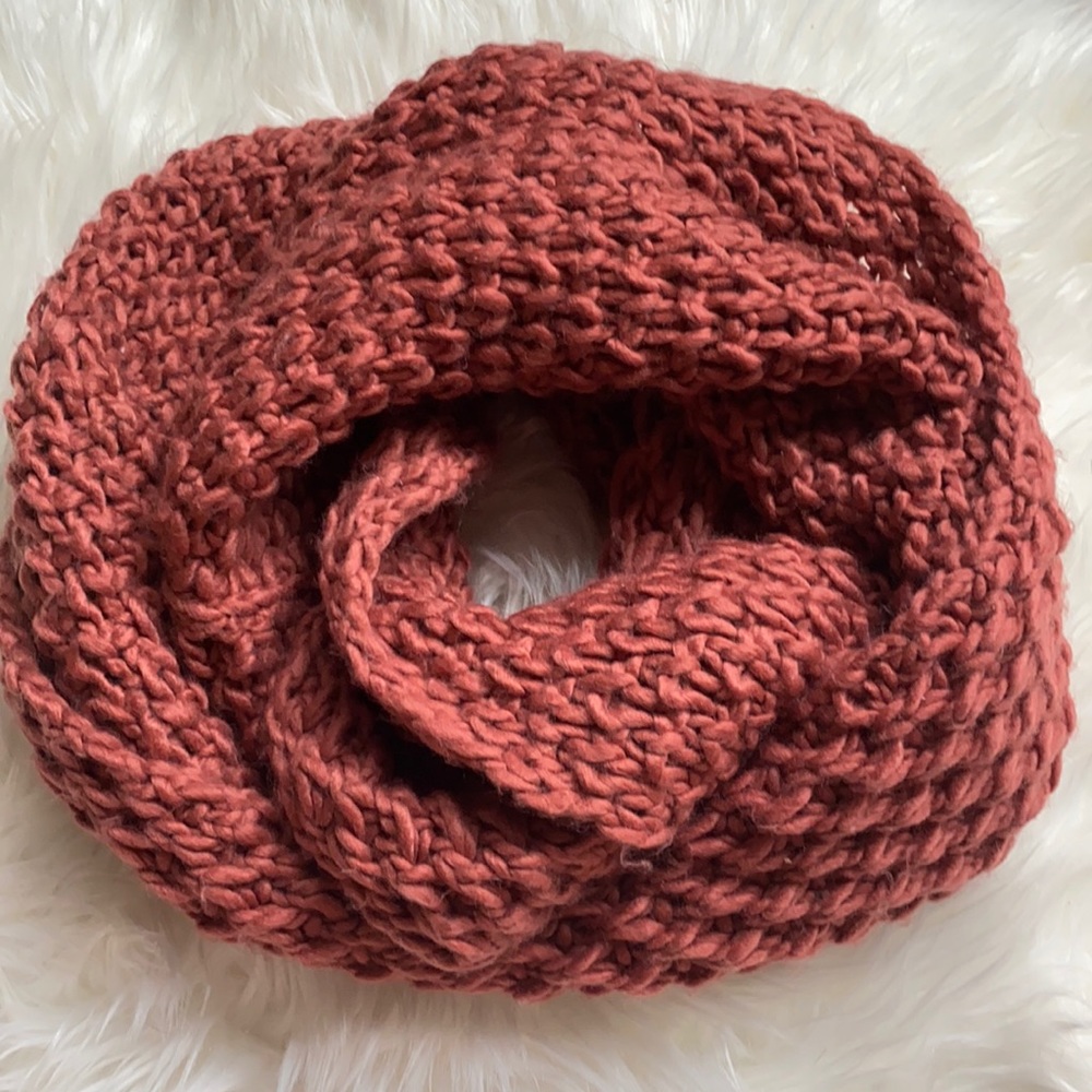 Old navy knitted scarf